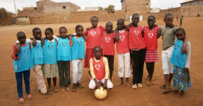 Die beeindruckende Geschichte zum Start der NGUVU Street Fussball League