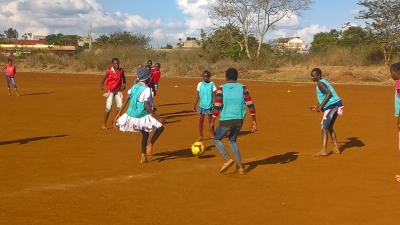 Das erste NGUVU- Fußball- Mädchen Team