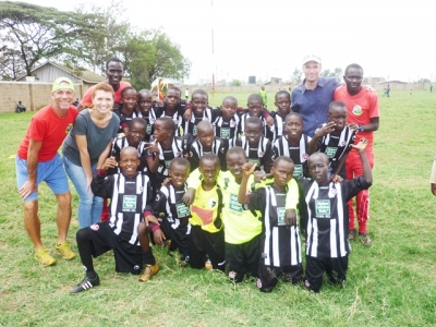 Das NGUVU Fußball-Auswahl Team U 12 zu Gast in der Fußball-Akademie Acakoro in Korogocho!
